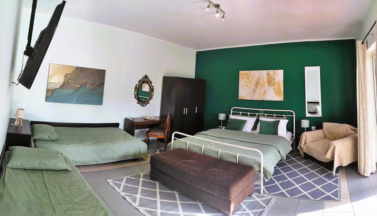 Grace : Garden And Terrace House Apartment
